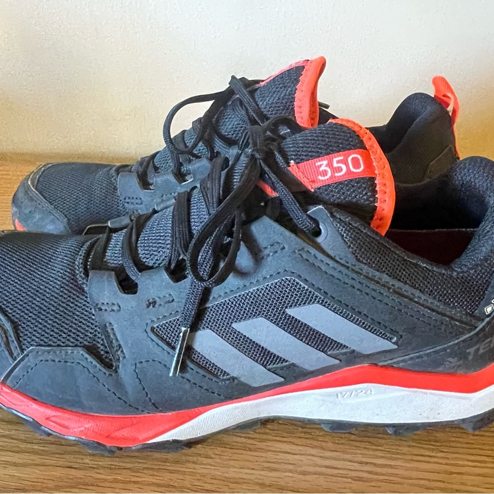 Adidas Terrex Gore-Tex waterproof hiking shoes Men 7.5 youth 7.5